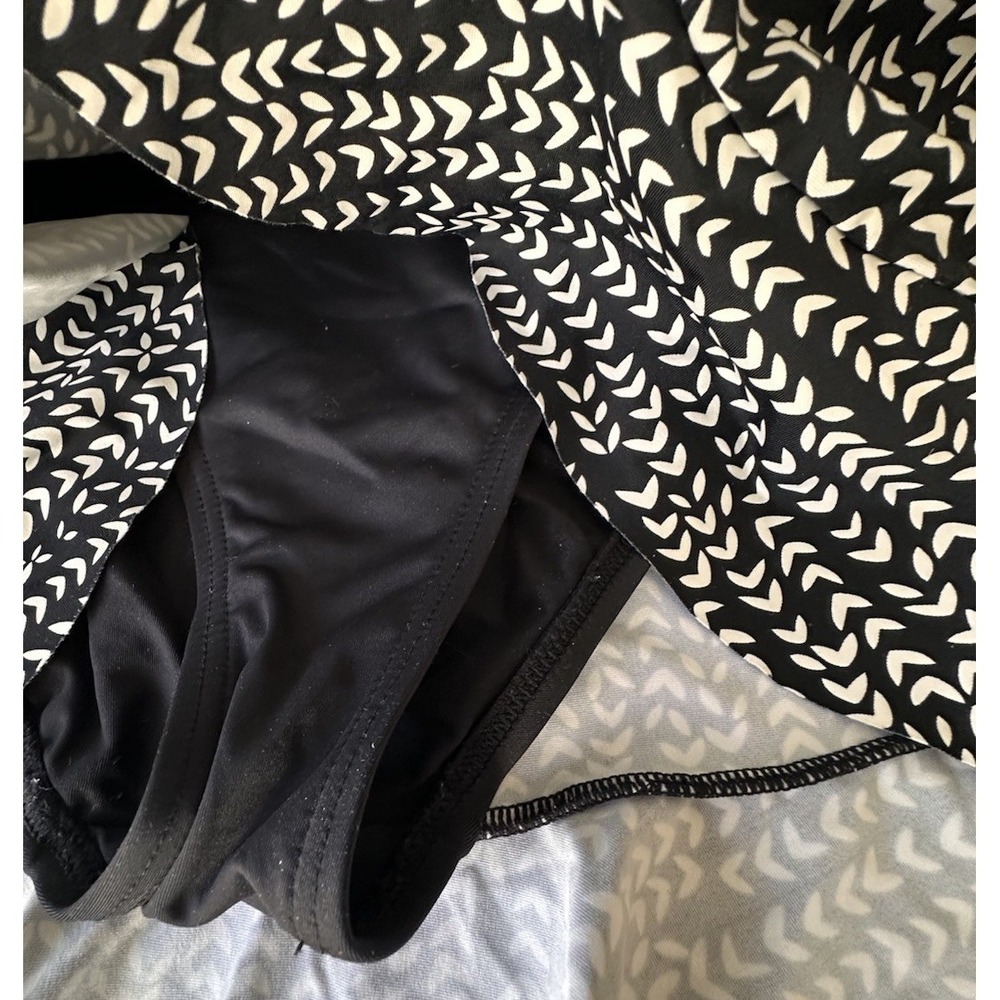 La Bianca Skirted  Black White Pattern One Piece Slimming Swimsuit Size 6 - Picture 7 of 8